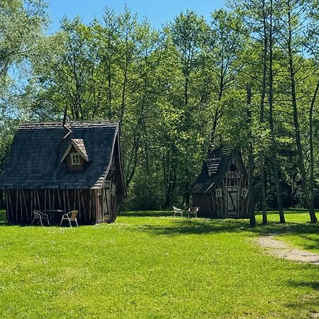 Les Lodges Du Lac Saint-Alban-de-Montbel Bagian luar foto