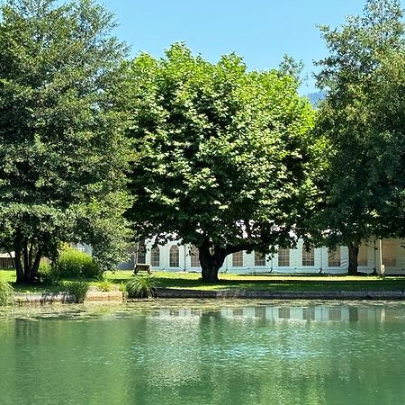 Les Lodges Du Lac Saint-Alban-de-Montbel Bagian luar foto