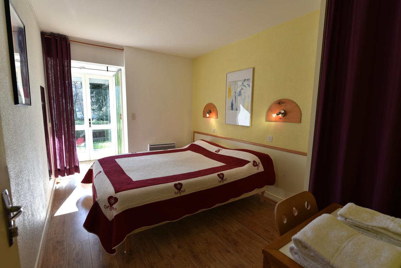 Les Lodges Du Lac Saint-Alban-de-Montbel Ruang foto
