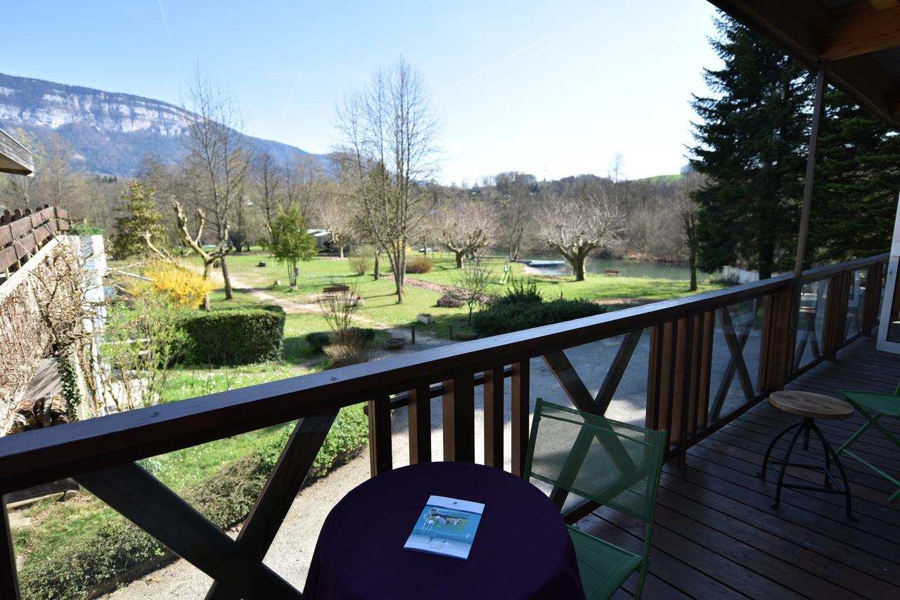 Les Lodges Du Lac Saint-Alban-de-Montbel Ruang foto