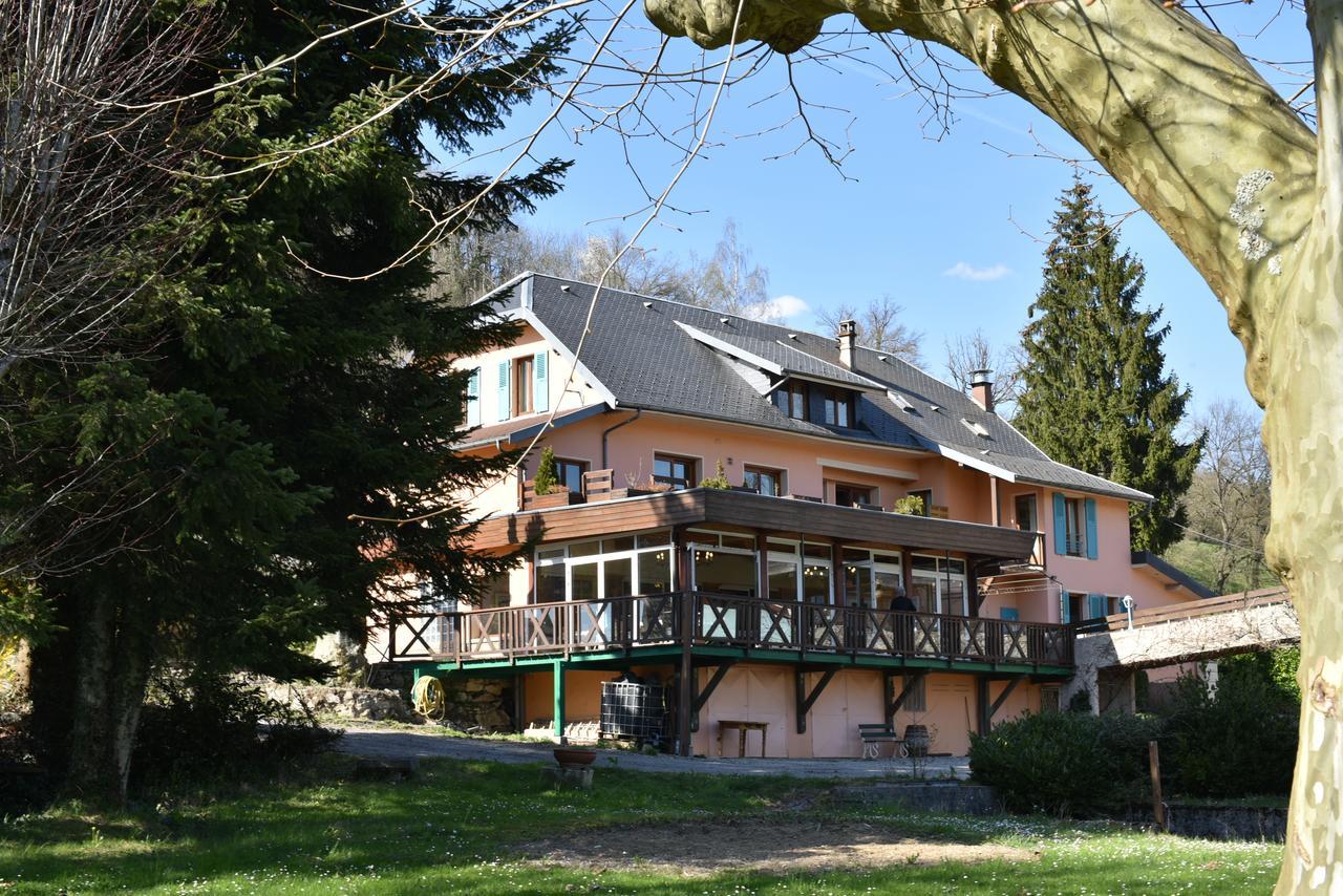 Les Lodges Du Lac Saint-Alban-de-Montbel Bagian luar foto