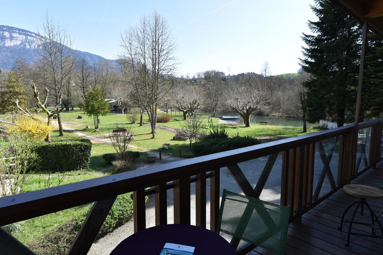 Les Lodges Du Lac Saint-Alban-de-Montbel Ruang foto