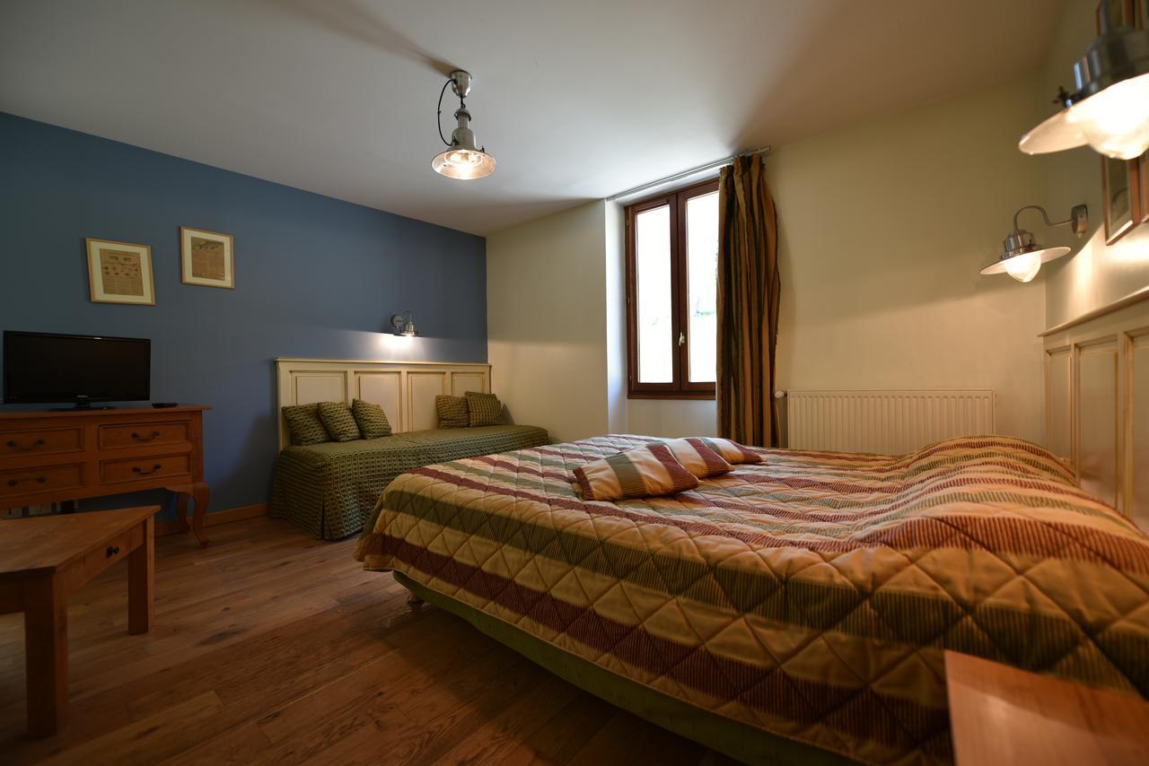 Les Lodges Du Lac Saint-Alban-de-Montbel Ruang foto