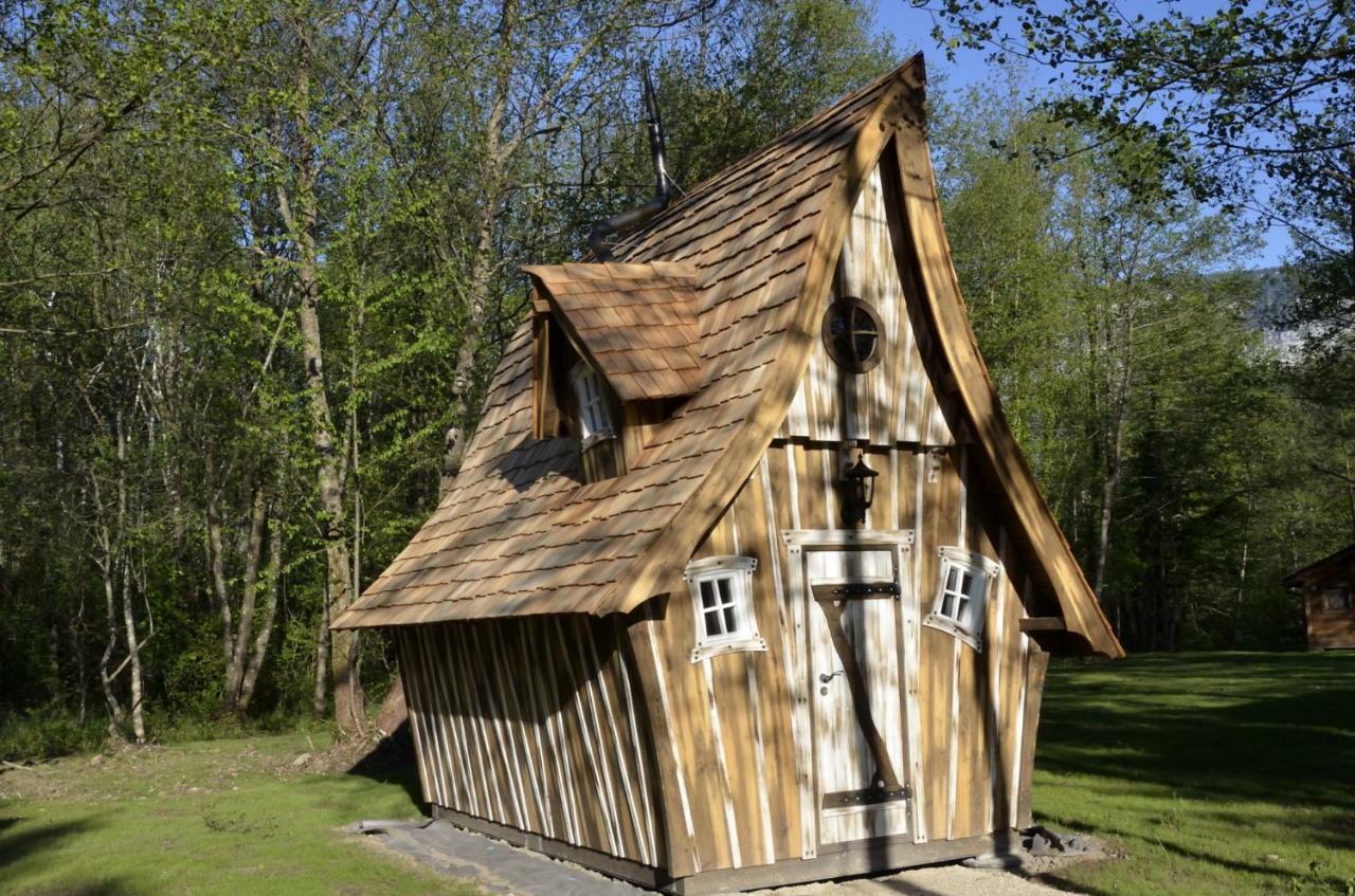 Les Lodges Du Lac Saint-Alban-de-Montbel Bagian luar foto