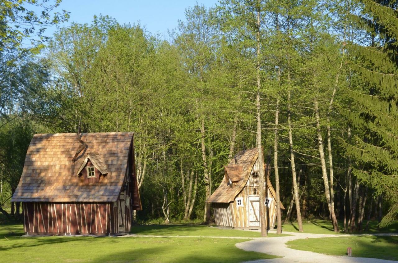 Les Lodges Du Lac Saint-Alban-de-Montbel Bagian luar foto