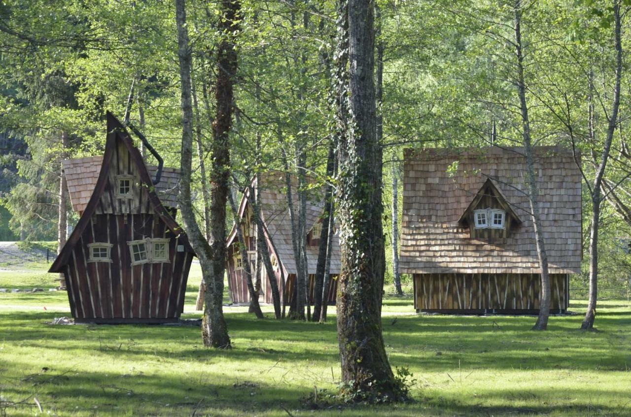 Les Lodges Du Lac Saint-Alban-de-Montbel Bagian luar foto