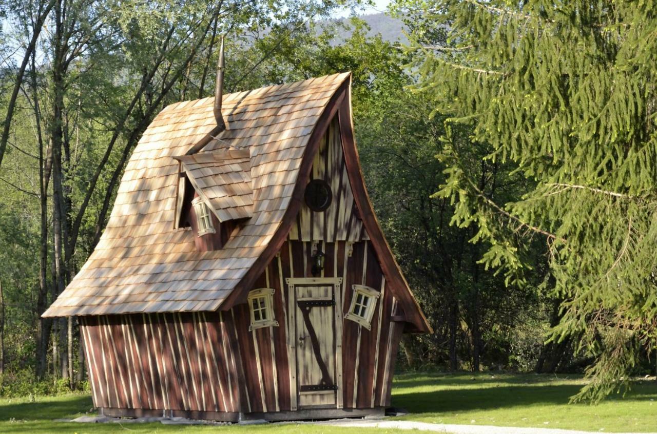 Les Lodges Du Lac Saint-Alban-de-Montbel Bagian luar foto
