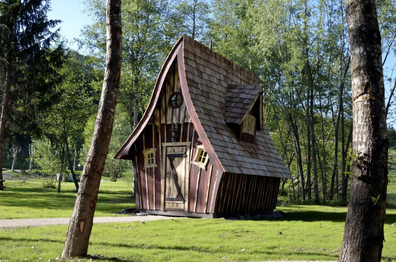 Les Lodges Du Lac Saint-Alban-de-Montbel Bagian luar foto