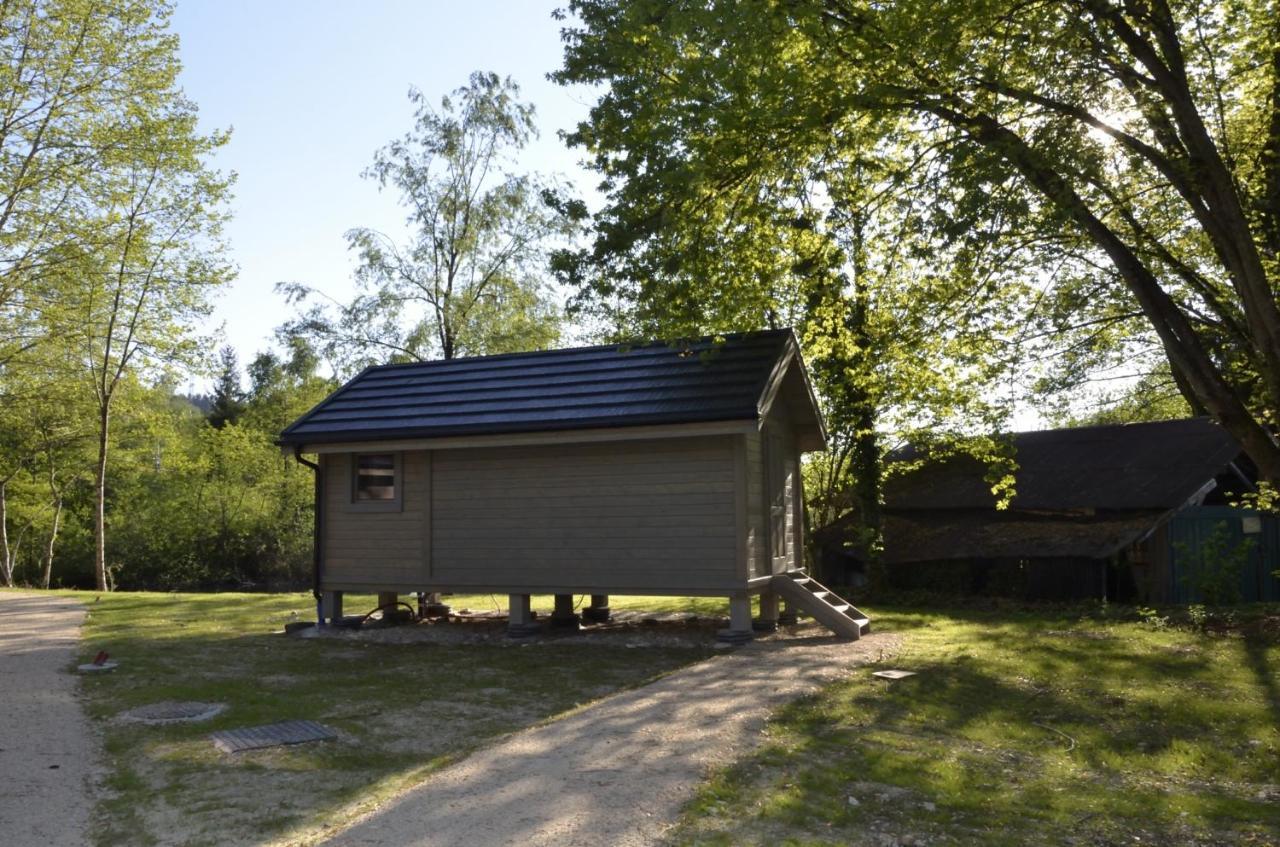 Les Lodges Du Lac Saint-Alban-de-Montbel Bagian luar foto