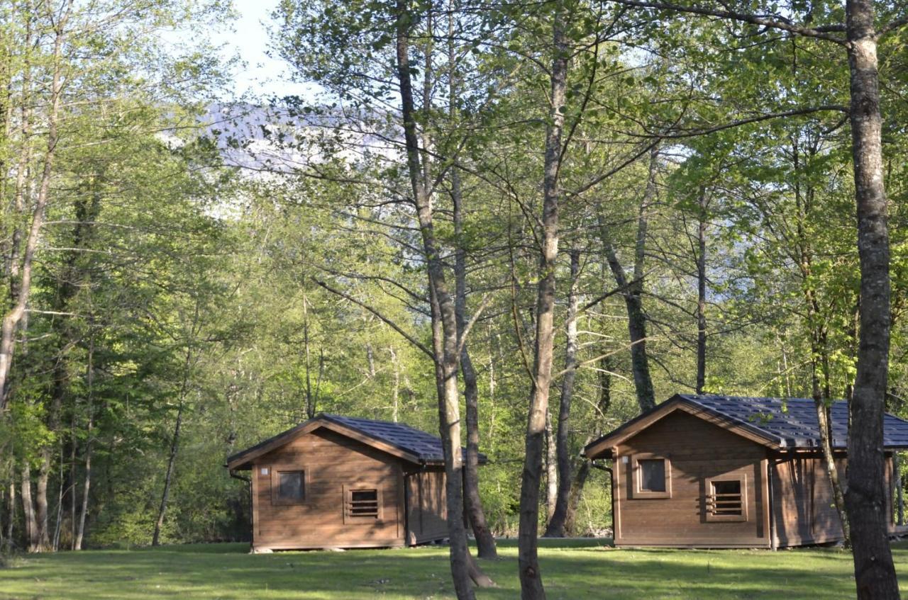 Les Lodges Du Lac Saint-Alban-de-Montbel Bagian luar foto